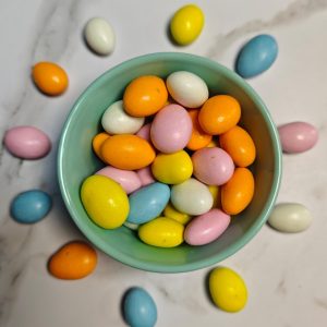 Almendra Cubierta Con Chocolate De Colores.